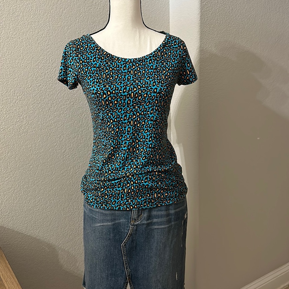 Banana Republic-Scoop Neck T-Shirt EUC